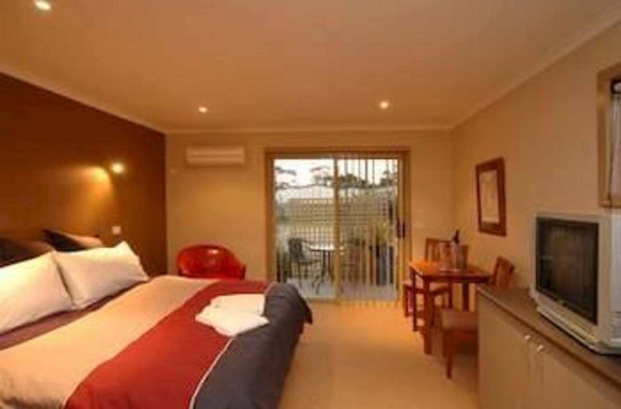 Motel Strahan Eksteriør bilde